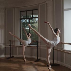 What to Pack in Your Ballet Bag: Essentials for Class What to Pack in Your Ballet Bag: Essentials for Class