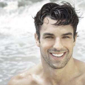 Do You Know How Beautiful It is to Wear a Men's Wig