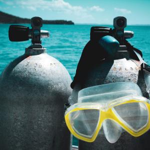 Buying vs. Renting Scuba Gear: Dive into the Pros and Cons