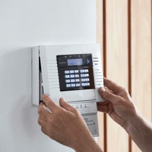 Home Security Alarm System Installation in Playa del Carmen: What to Expect?