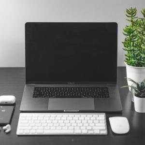 MacBook Screen Goes Black but The Laptop Is Still Running: Possible Causes
