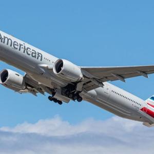 ¿Cuántas maletas puedo llevar en American Airlines en clase económica 2022?