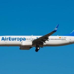 ¿Cómo comunicarse con el servicio al cliente de Air Europa Perú?