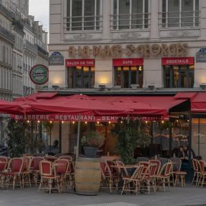 Awnings as Brand Billboards: Design Tips for Cafés & Boutiques