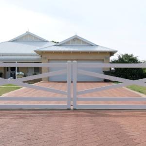 Gate Showdown: Durability of Aluminium vs Steel