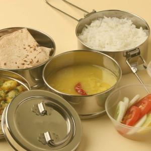 Simplifying Meal Planning for Busy Families with Tiffin Services