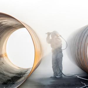 Sandblasting of seamless and welded pipes