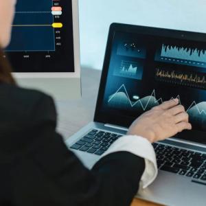 Improving Customer Experience via Real-Time-Analytics-with-Streaming-Data