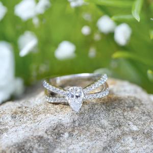 5 Factors to Consider While Buying an Engagement Ring Online