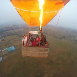 Experience the Magic of a Hot Air Balloon Ride