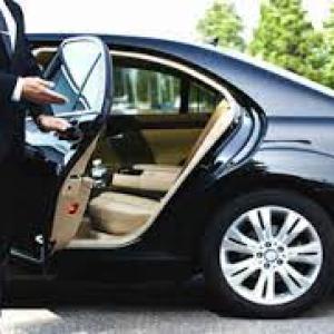 14 Things You Need To Know Before You Hire Chauffeur-Driven Luxury Car