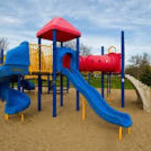 What are the Factors to Consider When Choosing Playground Equipment?