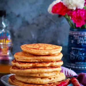 Fluffy cinnamon pancakes for breakfast, lunch or dinner