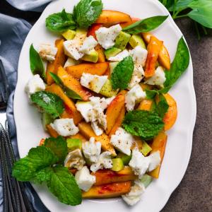 Peach Mozzarella Salad - The best recipe for summer salad