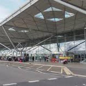 Best South West London Airport Taxi & Minicab Services Provider Company 