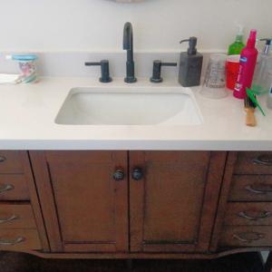 Remove Soap Scum Build-up From Bathroom Surfaces Like a Pro 